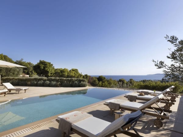 Spellbinding views out to sea from Villa Marlina's zero-edge pool.